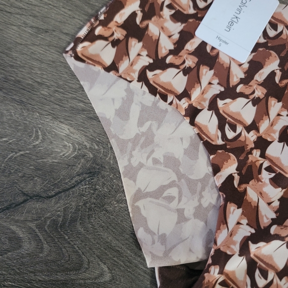 Women's Calvin Klein panties size S NWT - Picture 3 of 4